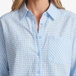 Lichtblauwe katoenen blouse met fijne ruit, detailfoto | Fluresk Benja blouse | Jo&Co Club