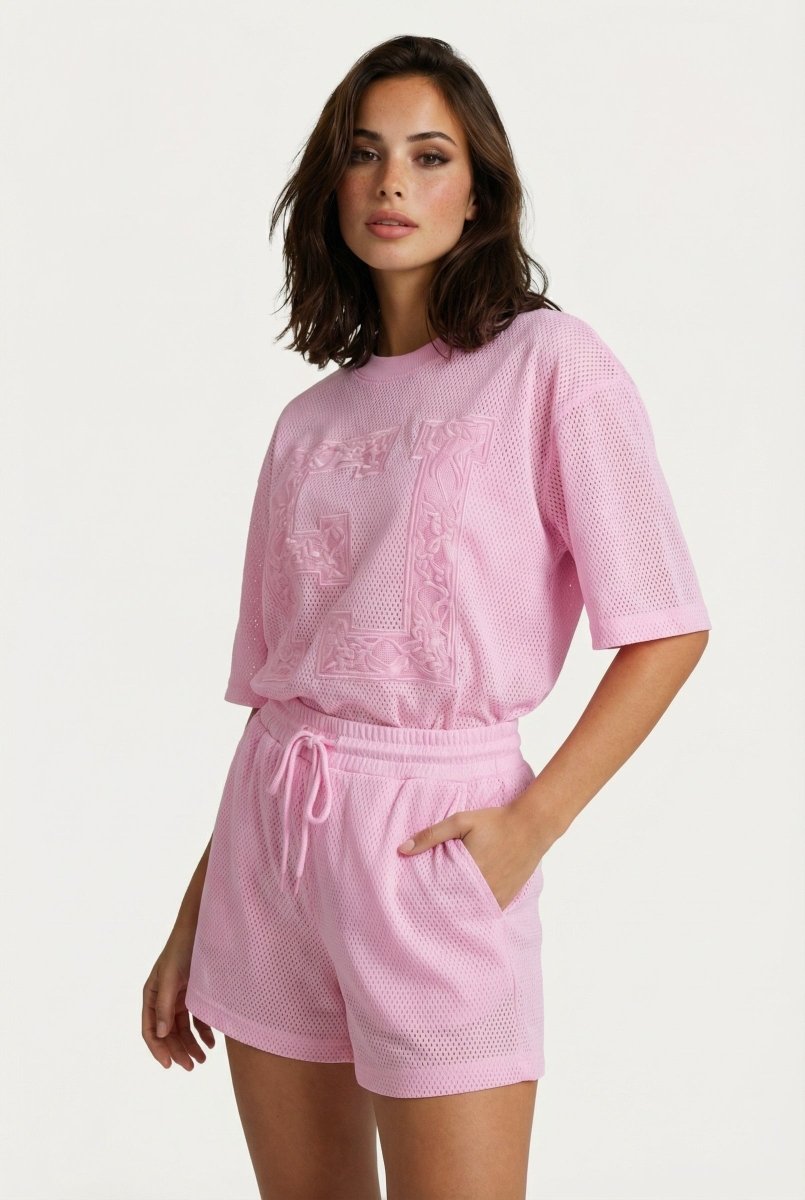 Combiset lichtroze – T-shirt en short van mesh stof met ton-sur-ton borduursel | Jo&Co Club