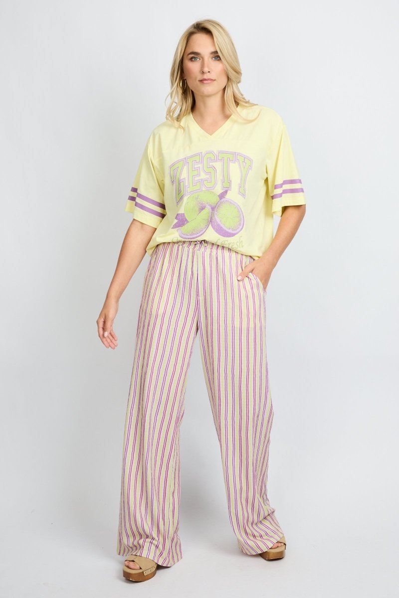 Fluresk Broek Aster in paars/groen – gestreepte wide leg broek met steekzakken | Jo&Co Club