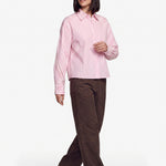 Donkerbruine suedine broek met rechte pijpen, vooraanzicht | Fluresk Claris pants | Jo&Co Club