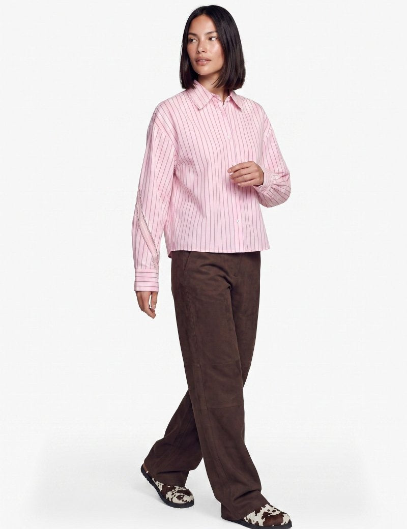 Donkerbruine suedine broek met rechte pijpen, vooraanzicht | Fluresk Claris pants | Jo&Co Club