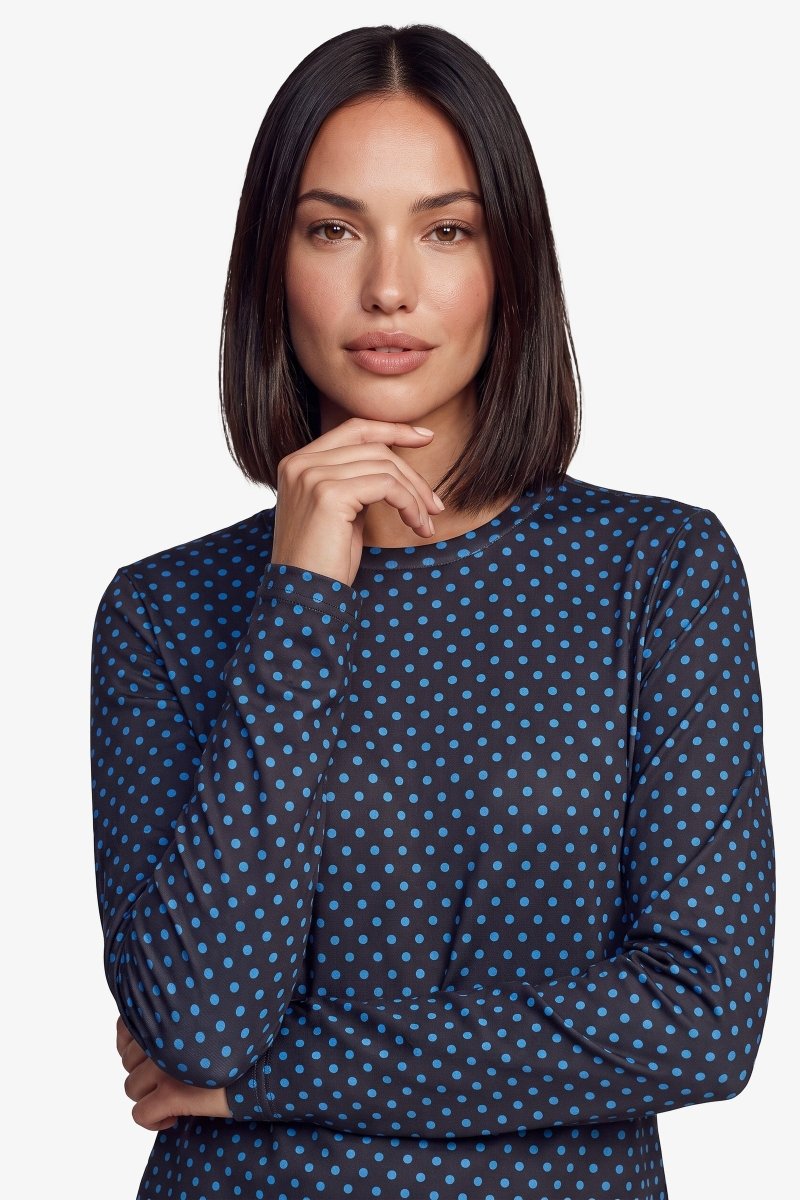 Donkerblauwe top met bruine stippenprint en lange mouwen, detailfoto | Fluresk Eden top | Jo&Co Club