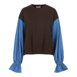 Bruine sweater met blauwe colourblock-mouwen, productfoto | Fluresk Eli sweater | Jo&Co Club