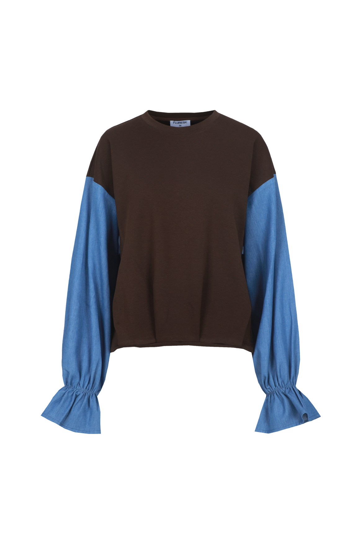 Bruine sweater met blauwe colourblock-mouwen, productfoto | Fluresk Eli sweater | Jo&Co Club
