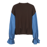 Bruine sweater met blauwe colourblock-mouwen, productfoto achterzijde | Fluresk Eli sweater | Jo&Co Club