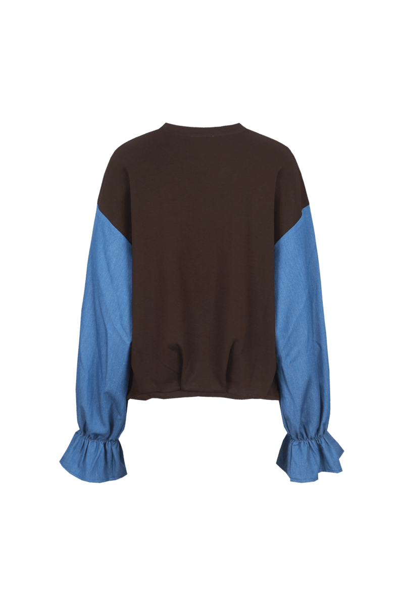 Bruine sweater met blauwe colourblock-mouwen, productfoto achterzijde | Fluresk Eli sweater | Jo&Co Club