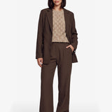 Bruine blazer met knoopsluiting en striksluiting opzij, vooraanzicht | Fluresk Feline blazer | Jo&Co Club