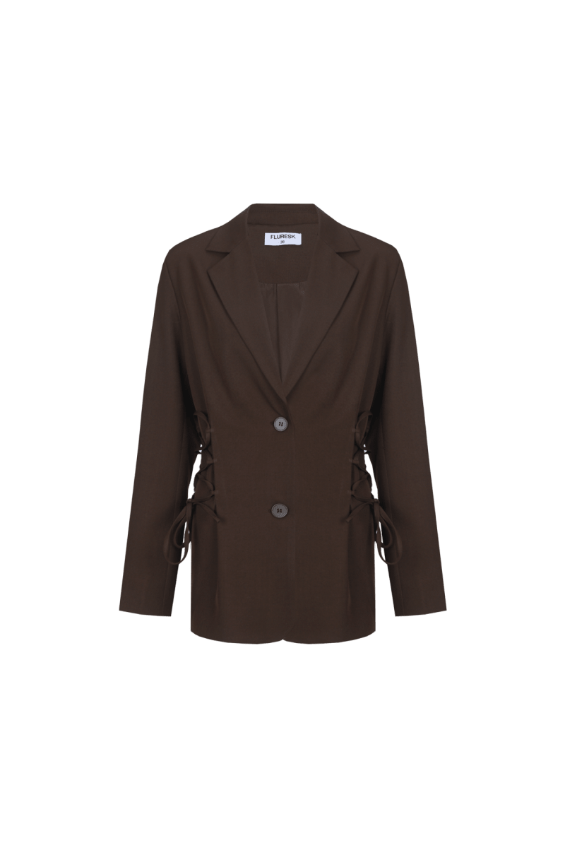 Bruine blazer met knoopsluiting en striksluiting opzij, productfoto | Fluresk Feline blazer | Jo&Co Club