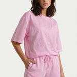 Tweedelige set roze – mesh T-shirt en short met reliëf | Jo&Co Club