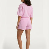 Roze set met T-shirt en short – achterkant van model in sportieve mesh-set | Jo&Co Club
