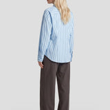 Achterkant gestreepte blouse Fluresk Joan – verlaagde schouders en afgeronde zoom | Jo&Co Club
