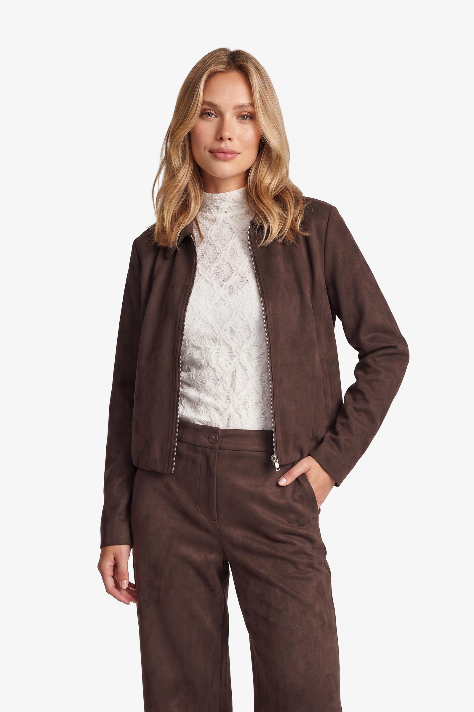 Donkerbruin suedine jack met rits, vooraanzicht | Fluresk Ginny jacket | Jo&Co Club