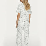 Witte tweedelige set met print – Achteraanzicht van top met korte mouwen en wijde broek | Jo&Co Club