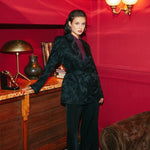 Campagnebeeld Fluresk winter 2026: jacquard blazer Fluresk Veda met broek Marly | Jo&Co Club