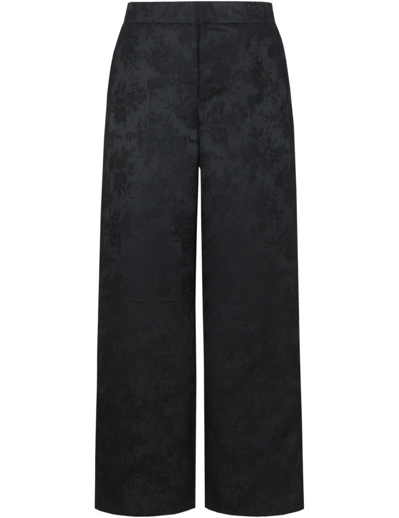 Jacquard broek Fluresk Marly in zwart – wijde pijpen met geweven bloemenmotief, voorkant | Jo&Co Club