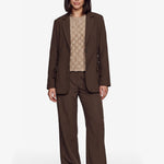 Bruine pantalon met rechte pijpen en persplooi, vooraanzicht | Fluresk Javi pants | Jo&Co Club
