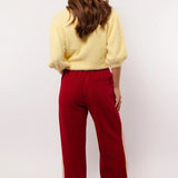 Achteraanzicht van de Fluresk Jorina pants met elastische tailleband en rechte pasvorm.