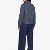 Donkerblauwe blouse met franjestructuur, achterkant | Fluresk Kris blouse | Jo&Co Club