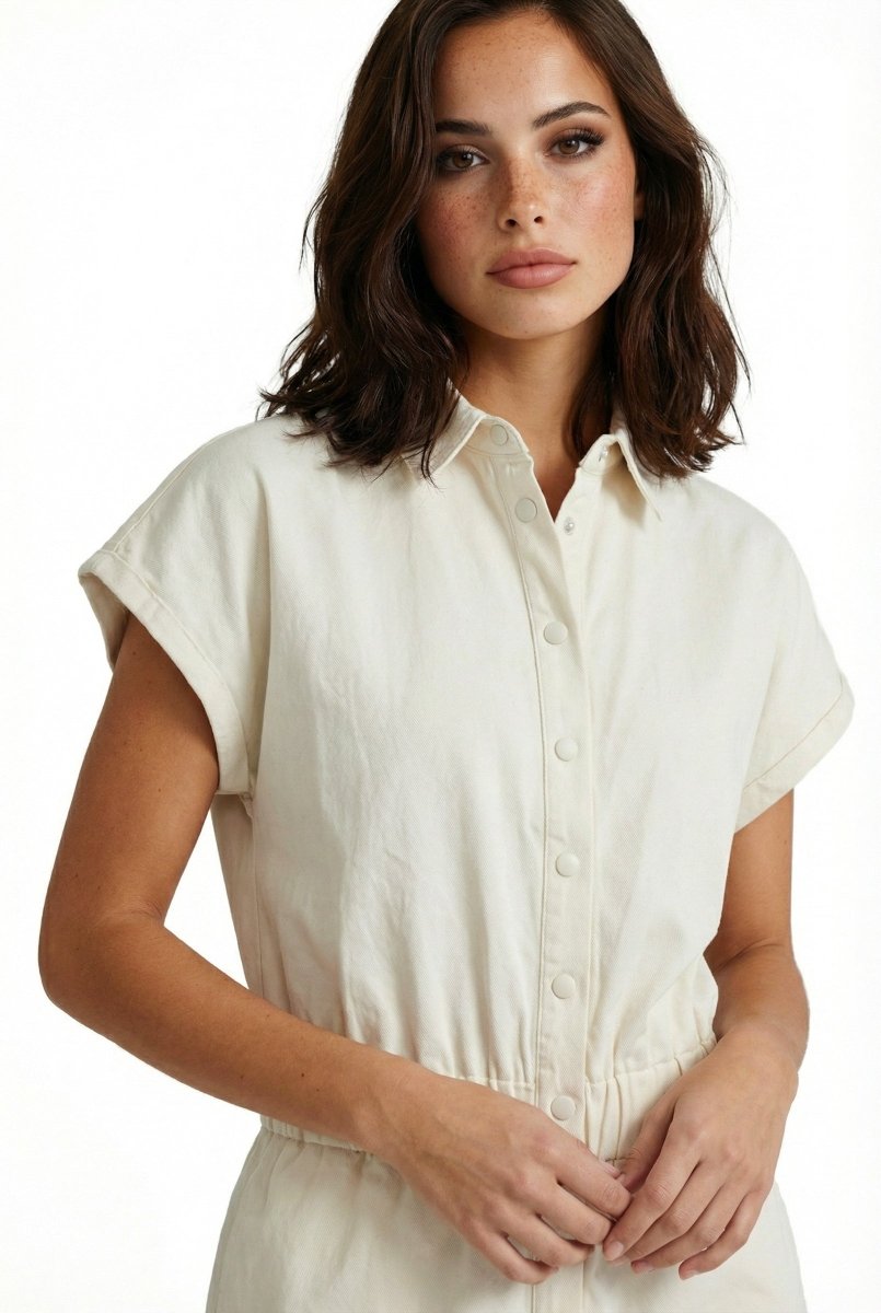 Playsuit [Naam] gebroken wit – casual playsuit met kraag en knoopsluiting | Jo&Co Club