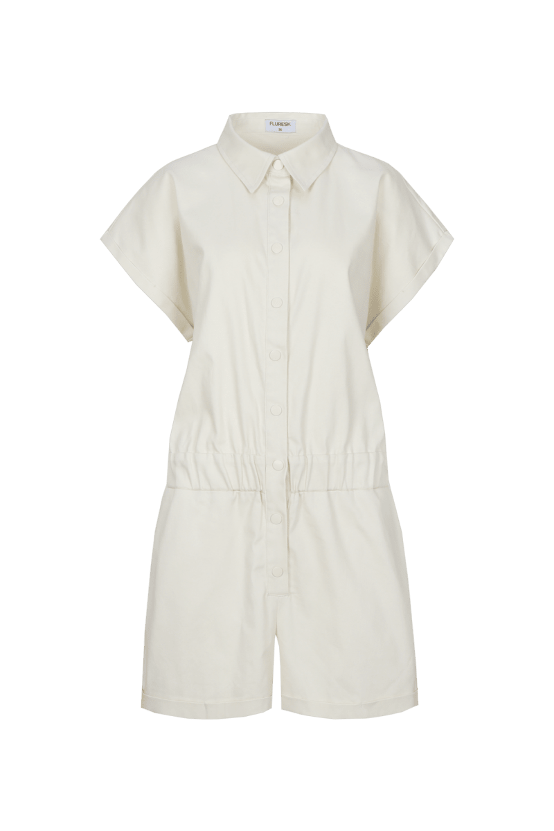 Playsuit Fluresk zandkleurig – blouse-playsuit met korte mouwen en knopen | Jo&Co Club