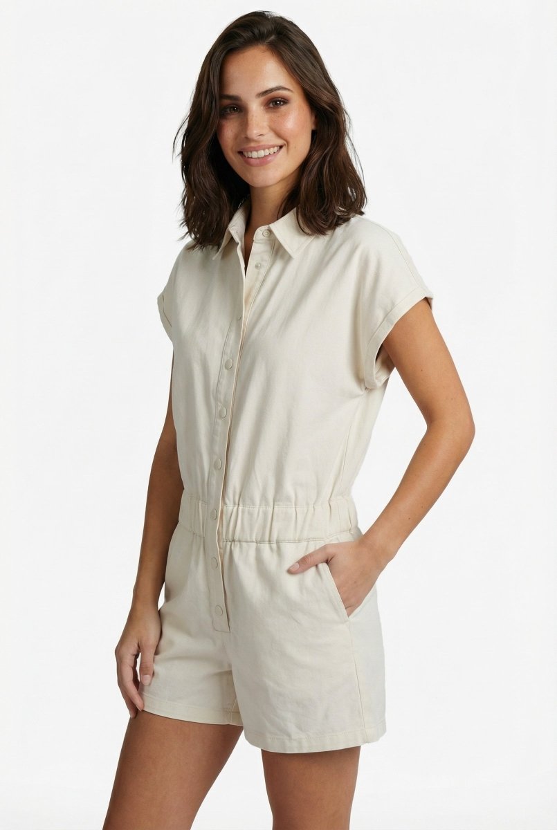 Playsuit gebroken wit – Korte jumpsuit met knopen, kraag en elastische taille. | Jo&Co Club