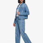 Lichtblauwe jeans met wijde rechte pijpen, vooraanzicht | Fluresk Malti pants | Jo&Co Club