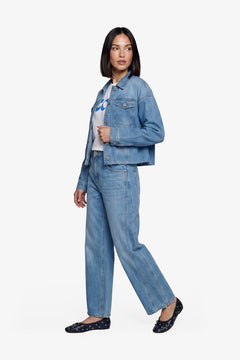 Lichtblauwe jeans met wijde rechte pijpen, vooraanzicht | Fluresk Malti pants | Jo&Co Club
