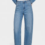 Lichtblauwe jeans met wijde rechte pijpen, vooraanzicht | Fluresk Malti pants | Jo&Co Club