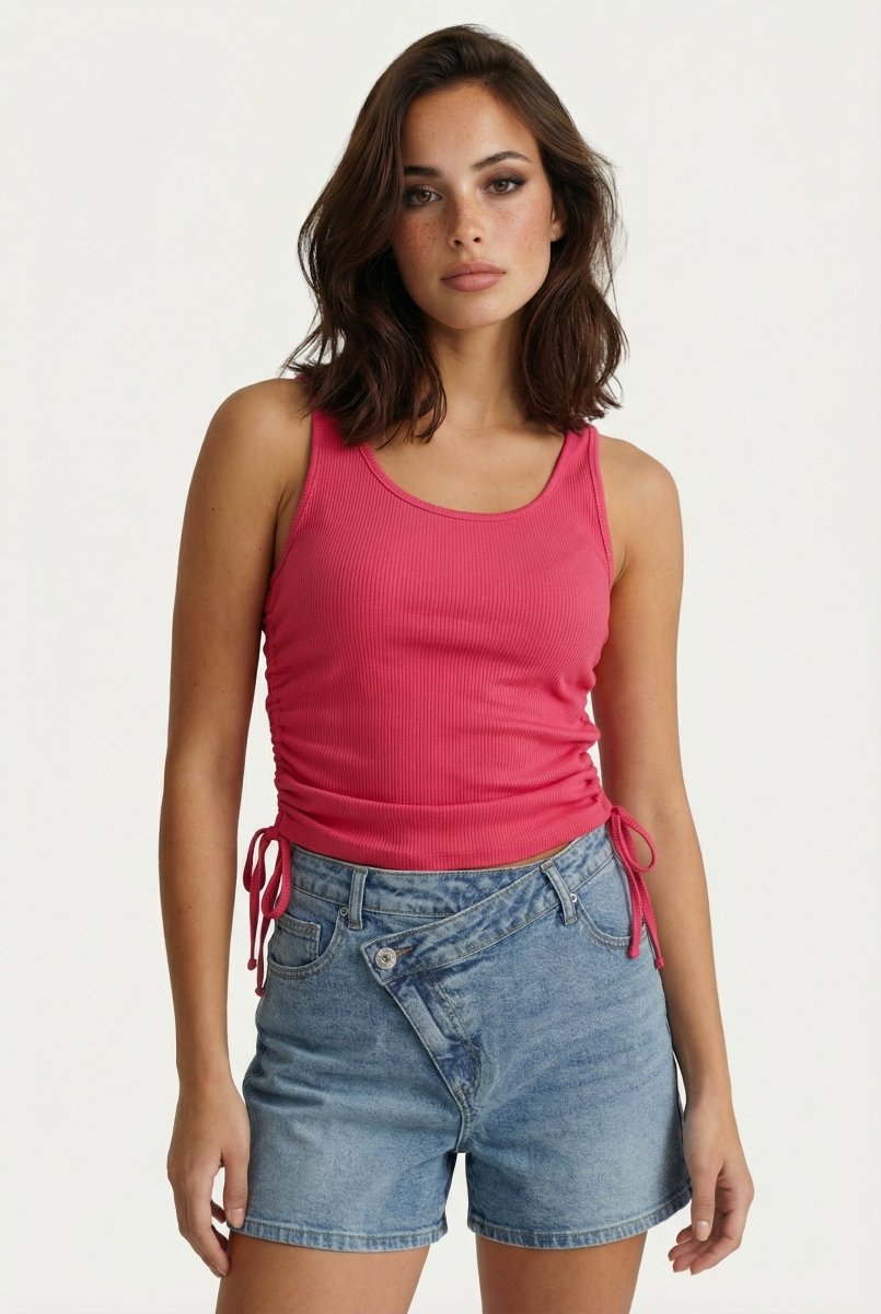 Top top Bright Pink – Aansluitende geribde tanktop met trekkoordjes aan de zijkant. | Jo&Co Club
