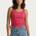 Top top Bright Pink – Aansluitende geribde tanktop met trekkoordjes aan de zijkant. | Jo&Co Club