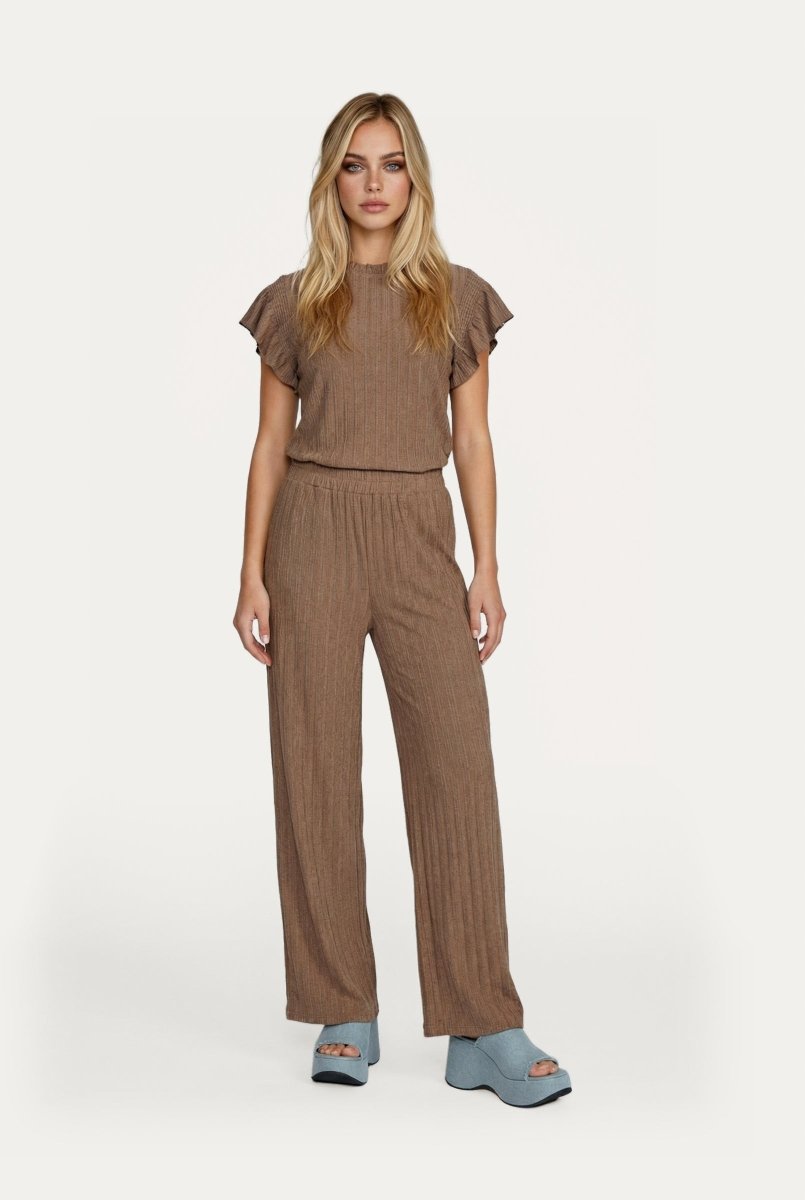 Jumpsuit bruin – Geribde set met ruches aan de mouwen en wijde pijpen | Jo&Co Club