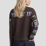 Achterkant sweater Fluresk Anya – kleurrijke letterprint over de rug en de mouwen | Jo&Co Club