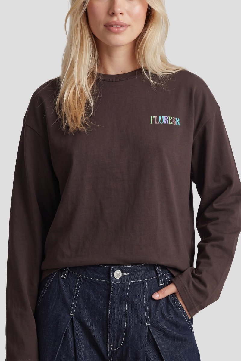 Sweater met print Fluresk Anya in chocoladebruin – ronde hals en klein logo op de borst | Jo&Co Club