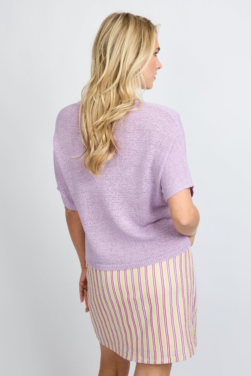 Top Fluresk Niala Orchid Purple – achterkant van de lila gebreide top op model | Jo&Co Club