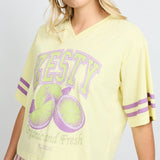 Top Yanelis in lichtgeel met 'Zesty' print, citrusvruchten en paarse strepen | Jo&Co Club