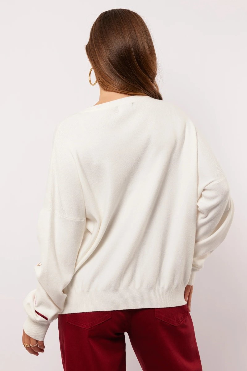 Backview van de losvallende Veraline Sweater in off-white van Fluresk.