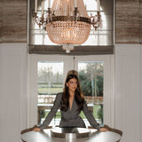 model draagt de Ann Blazer van heyb club in grijs met glitters en ceintuur.