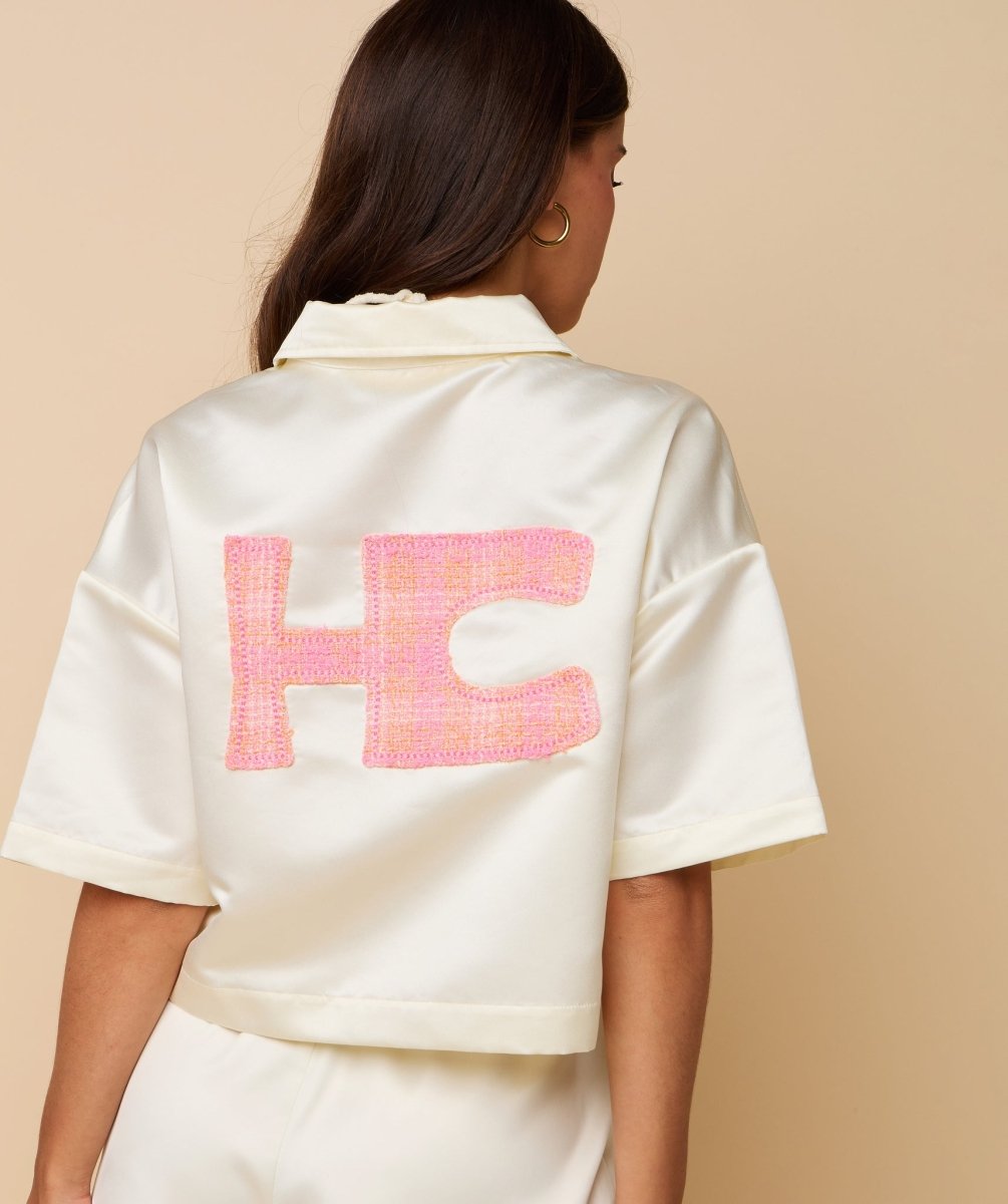 HEYB Club Bowy Jacket crème - Satijnen jasje met roze HC logo op de rug | Jo&Co Club