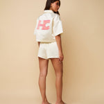Jas HEYB Club Bowy Jacket crème – met roze 'HC' letters op de rug | Jo&Co Club