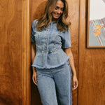 Campagnebeeld HEYB Club FW26: denim peplum top HEYB Club Paris met lichte jeans | Jo&Co Club