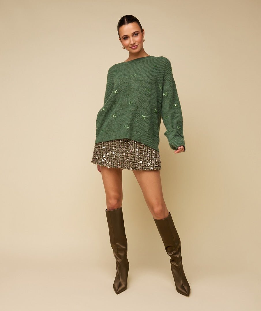 Model in groene gebreide trui HEYB Club Milu | Jo&Co Club