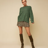 Model in groene gebreide trui HEYB Club Milu | Jo&Co Club