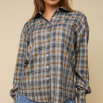 Model in geruite blouse met glans HEYB Club Sylvie | Jo&Co Club