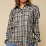 Model in geruite blouse met glans HEYB Club Sylvie | Jo&Co Club