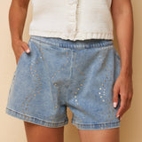 HEYB Club Gia Shorts | Denim – Lichte A-lijn jeansshort met opvallende goudkleurige studs. | Jo&Co Club