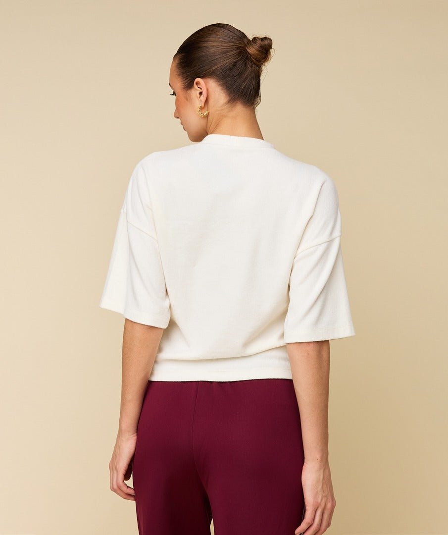 Achterkant of detail crème boxy t-shirt met logo HEYB Club | Jo&Co Club