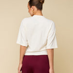 Achterkant of detail crème boxy t-shirt met logo HEYB Club | Jo&Co Club