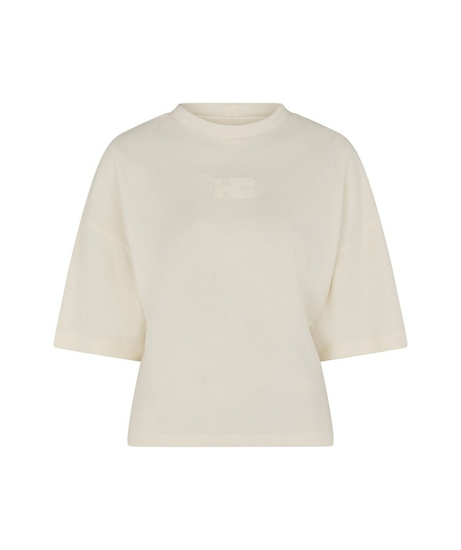 Productfoto crème boxy t-shirt met logo HEYB Club | Jo&Co Club