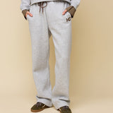 Model in grijze joggingbroek HEYB Club Celine, andere kant | Jo&Co Club