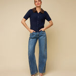 Model in straight jeans met strass steentjes HEYB Club NY | Jo&Co Club